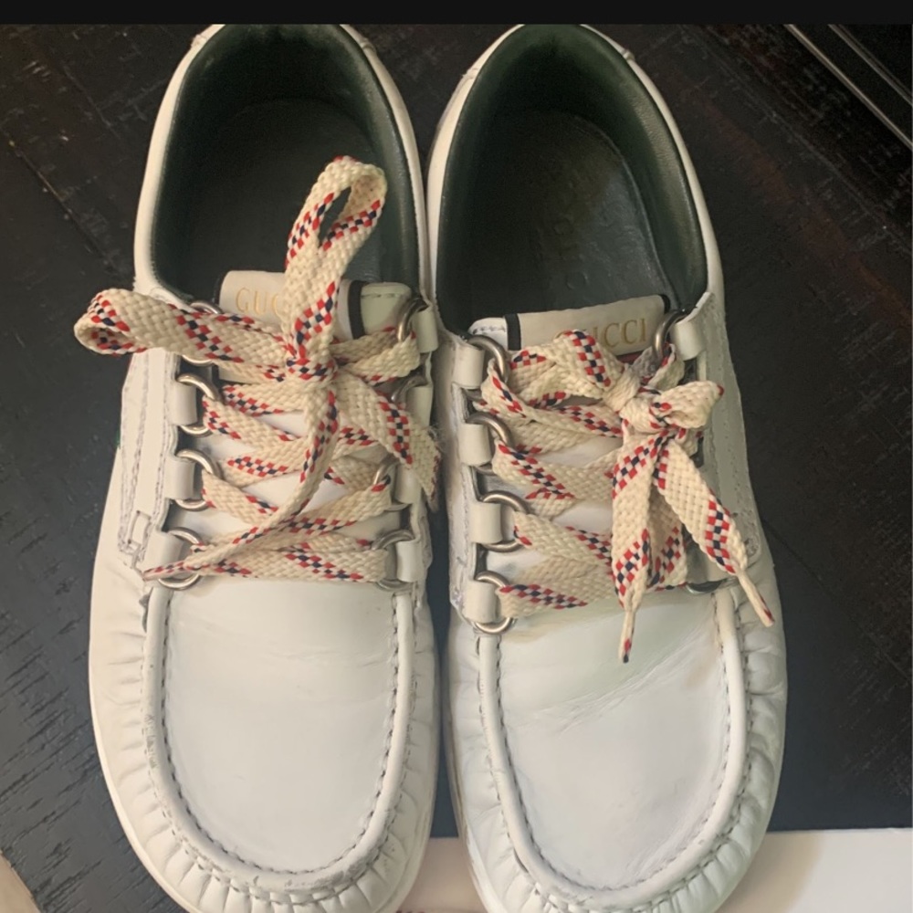 White shoe - Picture 7 of 8
